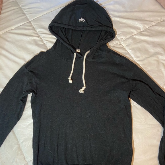 Aritzia lightweight hoodie